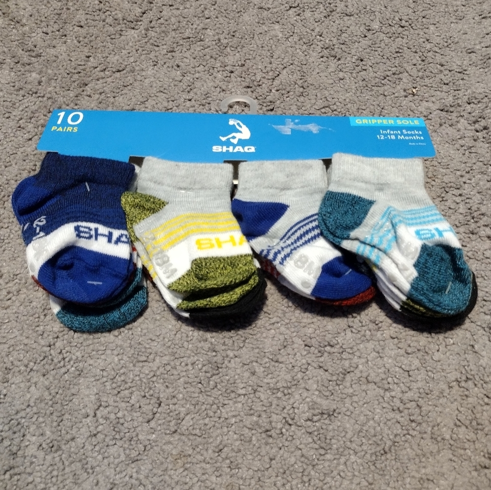 NWT Boys Shaq Socks Gripper Soles